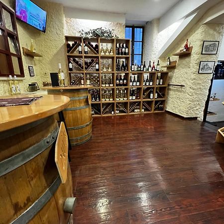Patche Residence - A Wine Cellar Hideaway In The Historic Home Of Revolutionary Metodi Patche โอครีด ภายนอก รูปภาพ