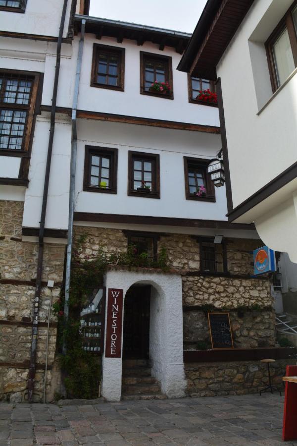 Patche Residence - A Wine Cellar Hideaway In The Historic Home Of Revolutionary Metodi Patche โอครีด ภายนอก รูปภาพ